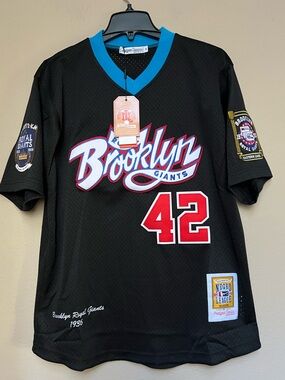 Headgear Classics Black Brooklyn Royal Giants #42 Sz: Medium. New With Tags.